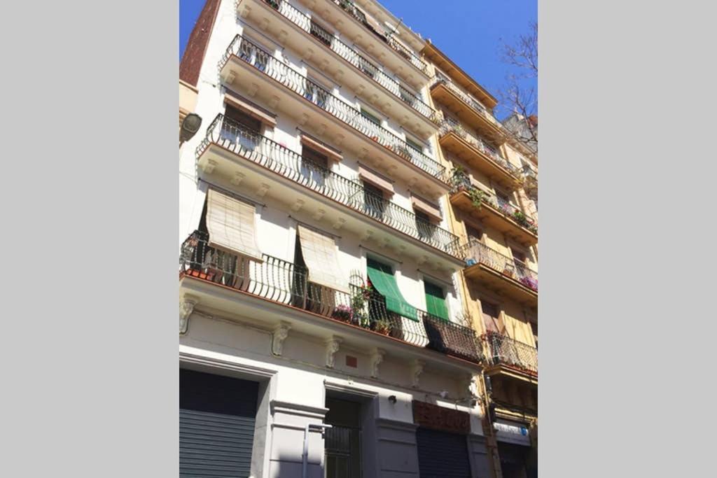 Sunny Apartment Gracia - Joanic Renovated Barcelona Buitenkant foto